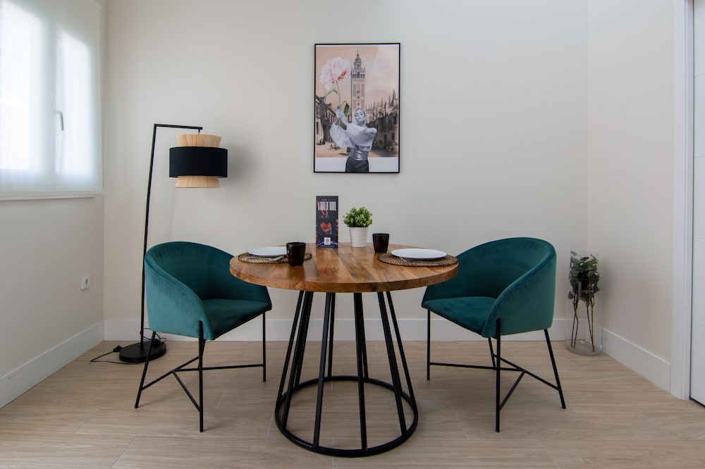 Apartamentos Magna Sevilla — Hotel rooms in Seville, Andalusia