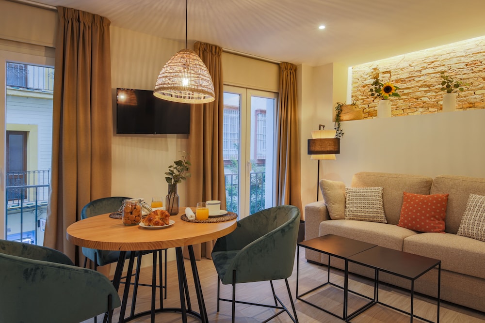 Apartamentos Magna Sevilla — Hotel rooms in Seville, Andalusia