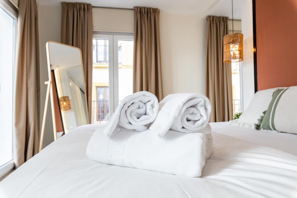 Apartamentos Magna Sevilla — Hotel rooms in Seville, Andalusia