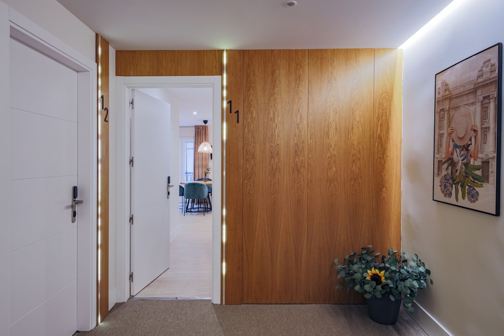 Apartamentos Magna Sevilla — Hotel rooms in Seville, Andalusia