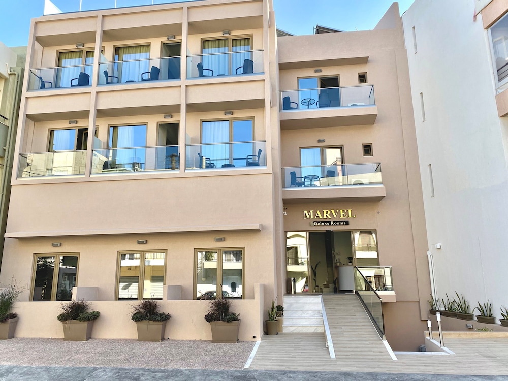 Marvel Deluxe Rooms — Hotel building in Heraklion