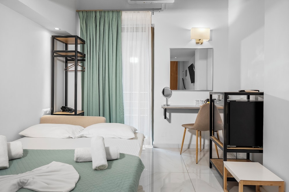 Marvel Deluxe Rooms — Hotel rooms in Heraklion