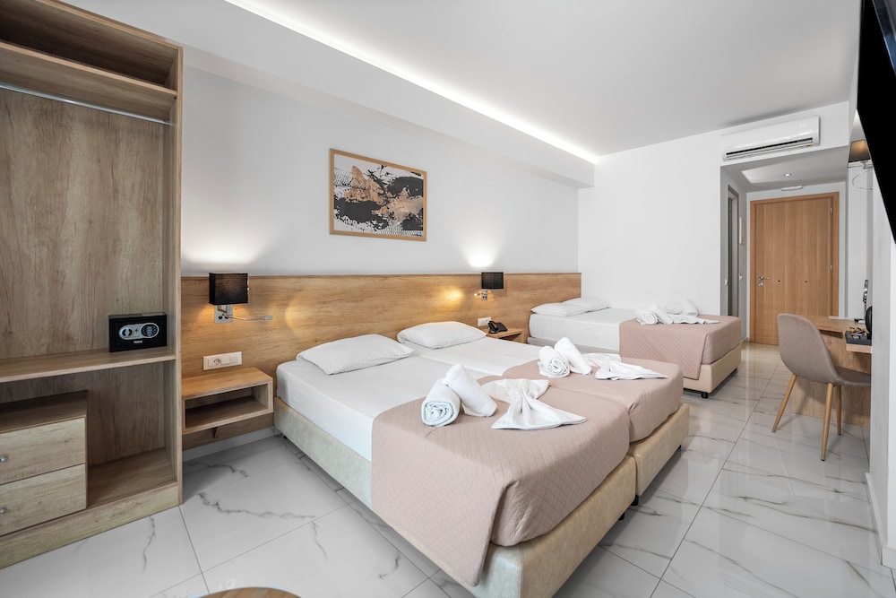 Marvel Deluxe Rooms — Hotel rooms in Heraklion