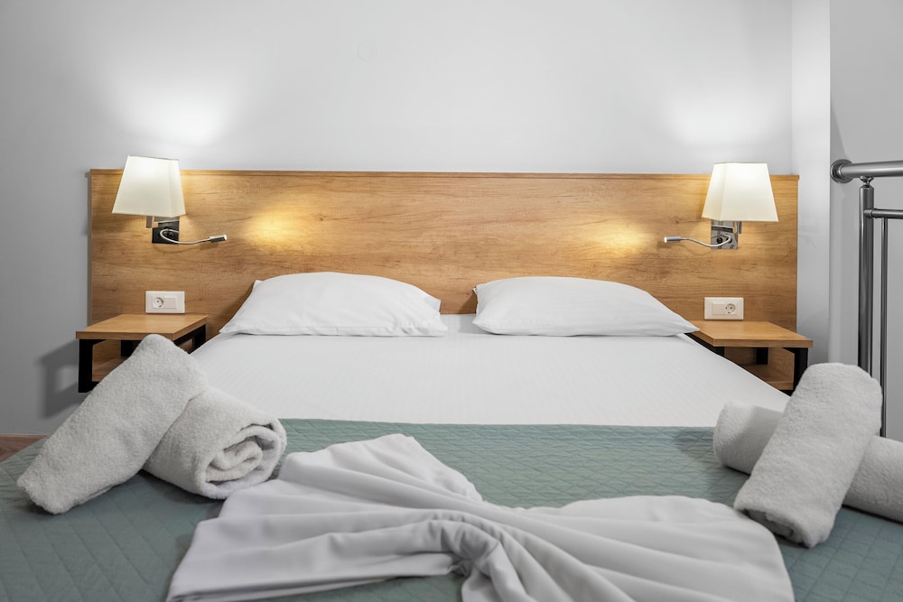 Marvel Deluxe Rooms — Hotel rooms in Heraklion