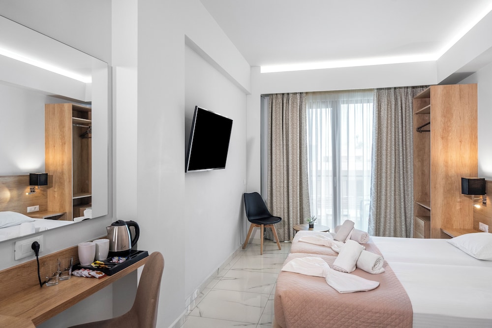 Marvel Deluxe Rooms — Hotel rooms in Heraklion