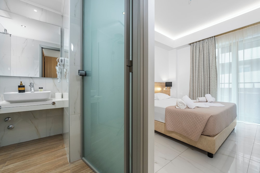 Marvel Deluxe Rooms — Hotel rooms in Heraklion