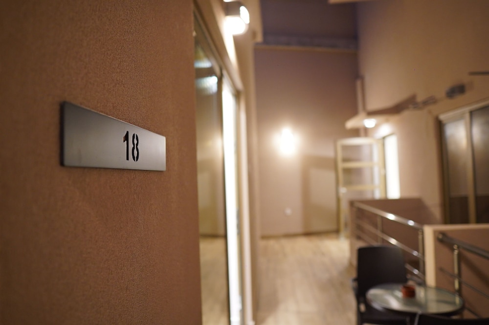 Marvel Deluxe Rooms — Hotel building in Heraklion