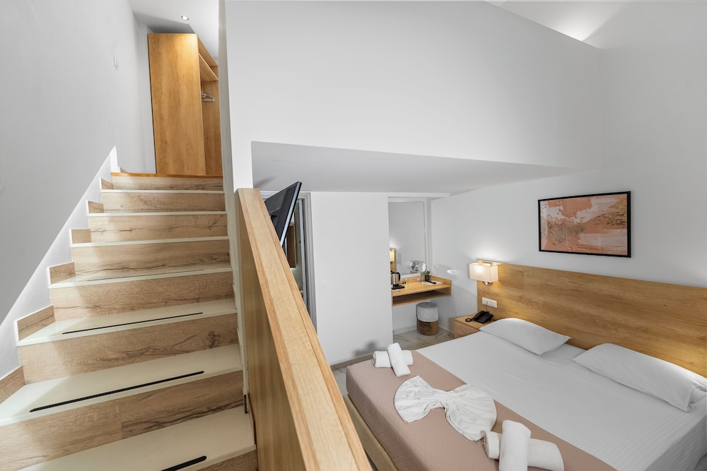 Marvel Deluxe Rooms — Hotel rooms in Heraklion