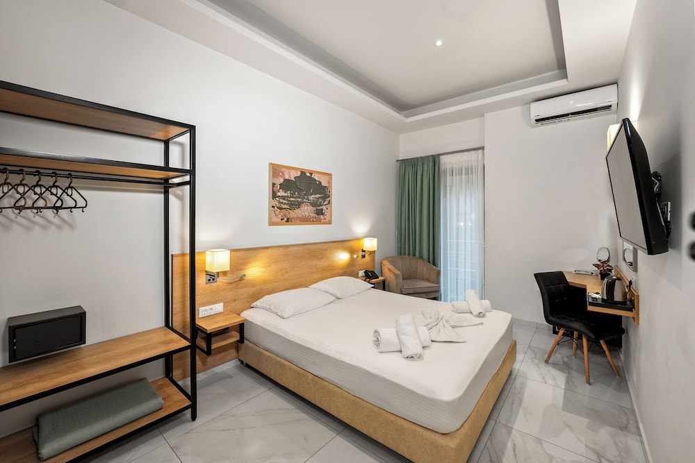 Marvel Deluxe Rooms — Hotel rooms in Heraklion