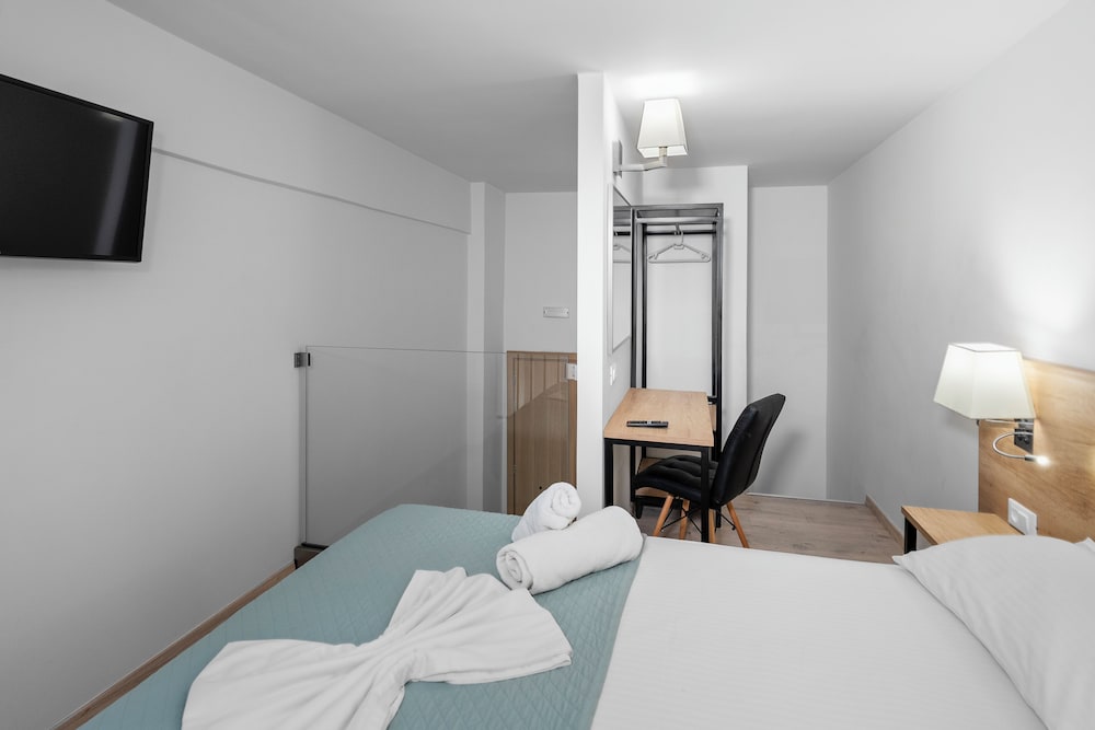 Marvel Deluxe Rooms — Hotel rooms in Heraklion