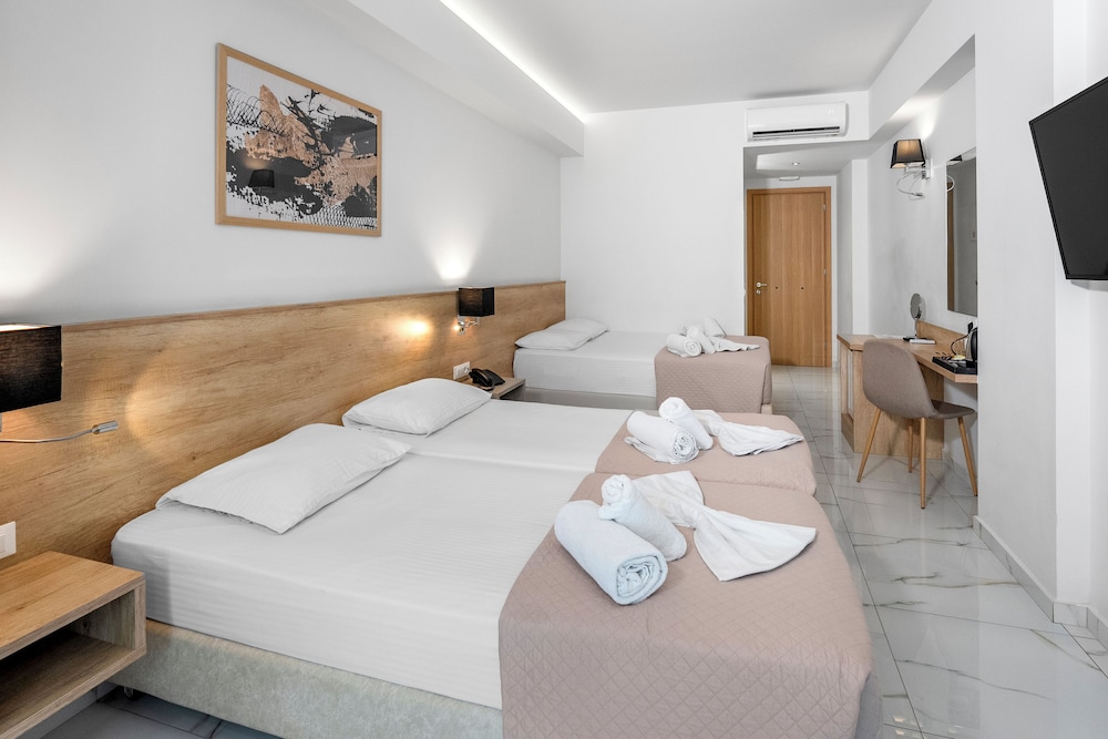 Marvel Deluxe Rooms — Hotel rooms in Heraklion