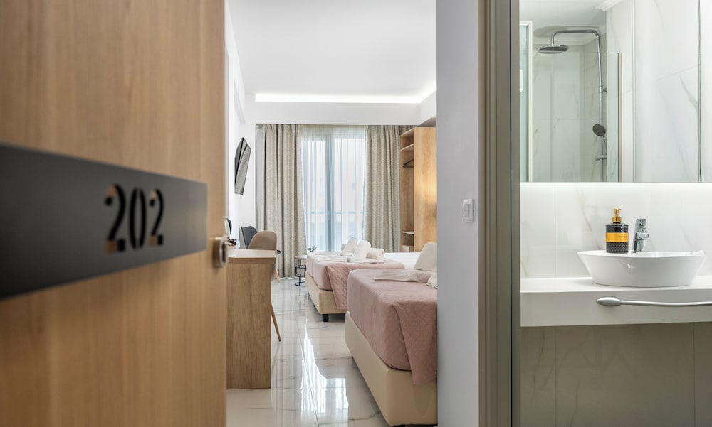 Marvel Deluxe Rooms — Hotel rooms in Heraklion