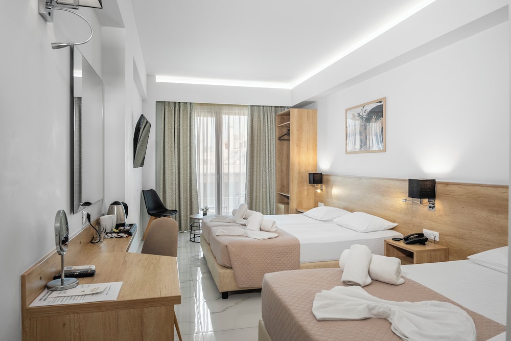 Marvel Deluxe Rooms — Hotel rooms in Heraklion
