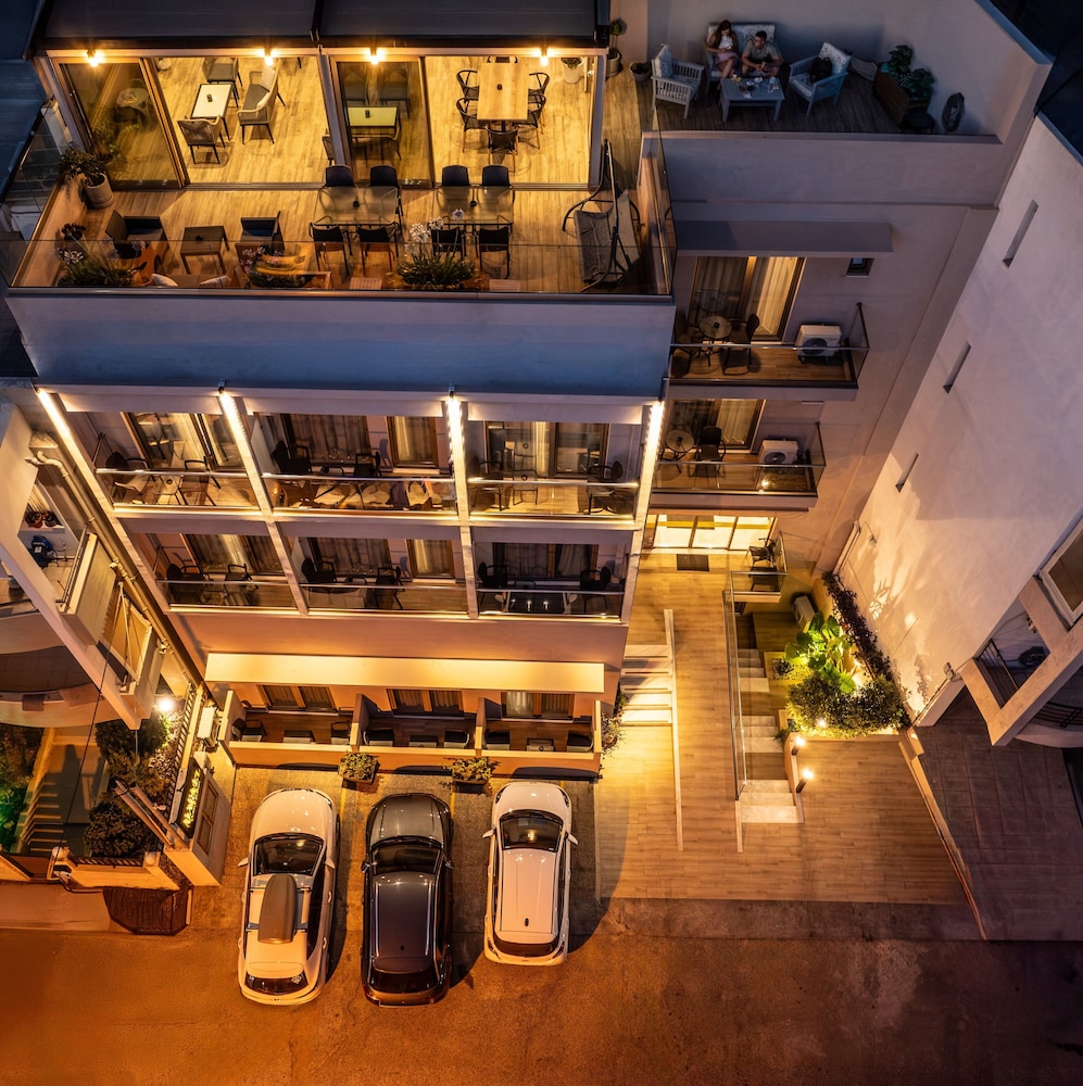 Marvel Deluxe Rooms — Hotel building in Heraklion