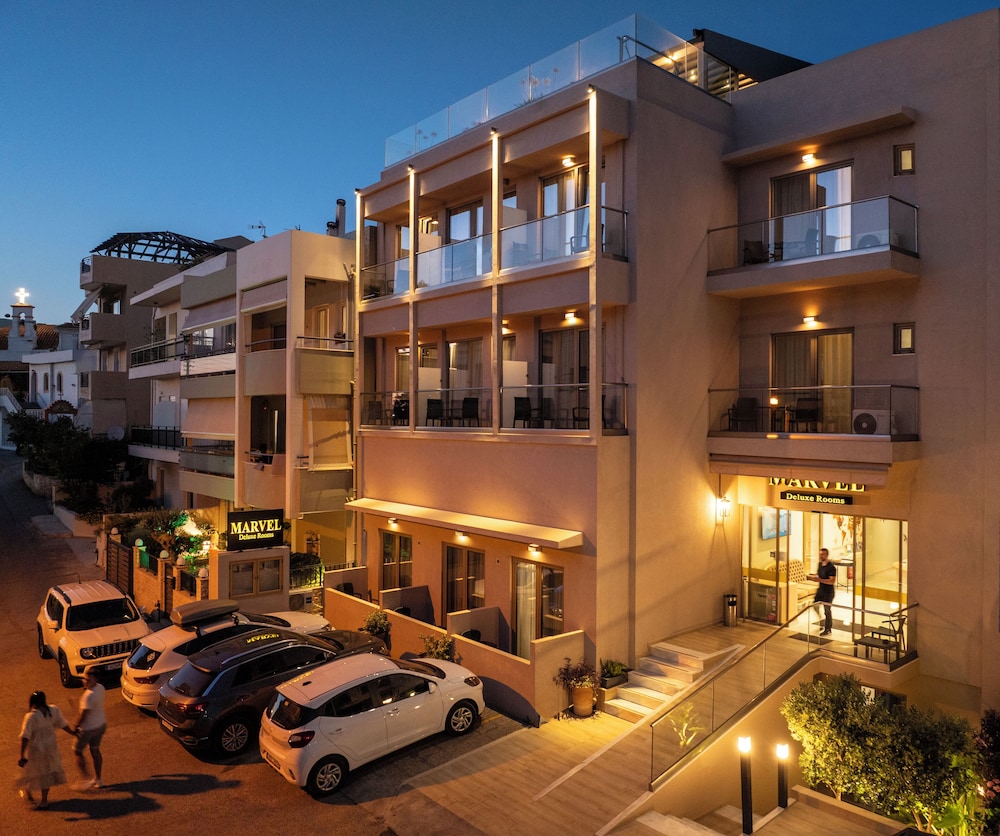 Marvel Deluxe Rooms — Hotel building in Heraklion