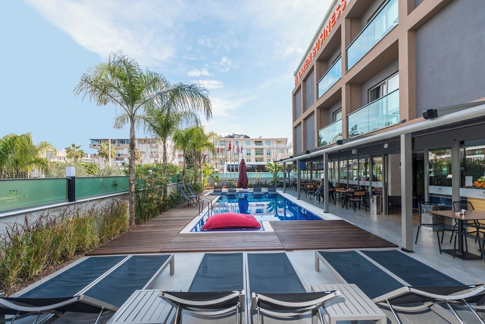 Laren Sea Sıde Hotel & Spa — Swimming pool in Antalya
