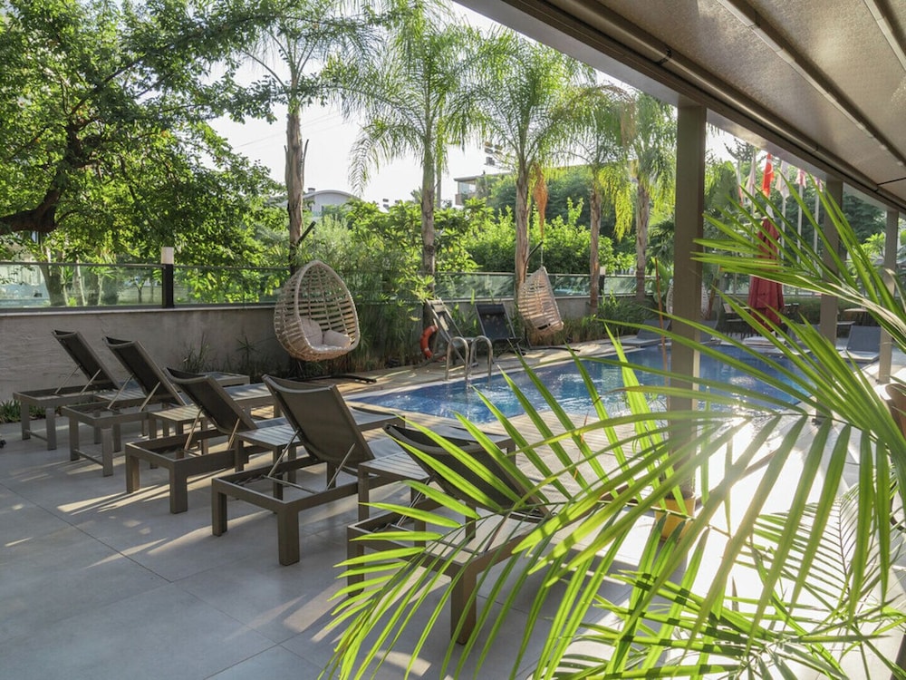 Laren Sea Sıde Hotel & Spa — Swimming pool in Antalya