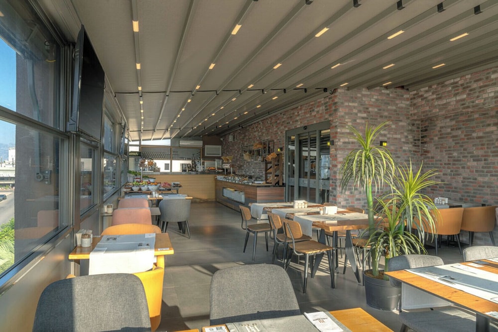 Laren Sea Sıde Hotel & Spa — Restaurant & bars in Antalya