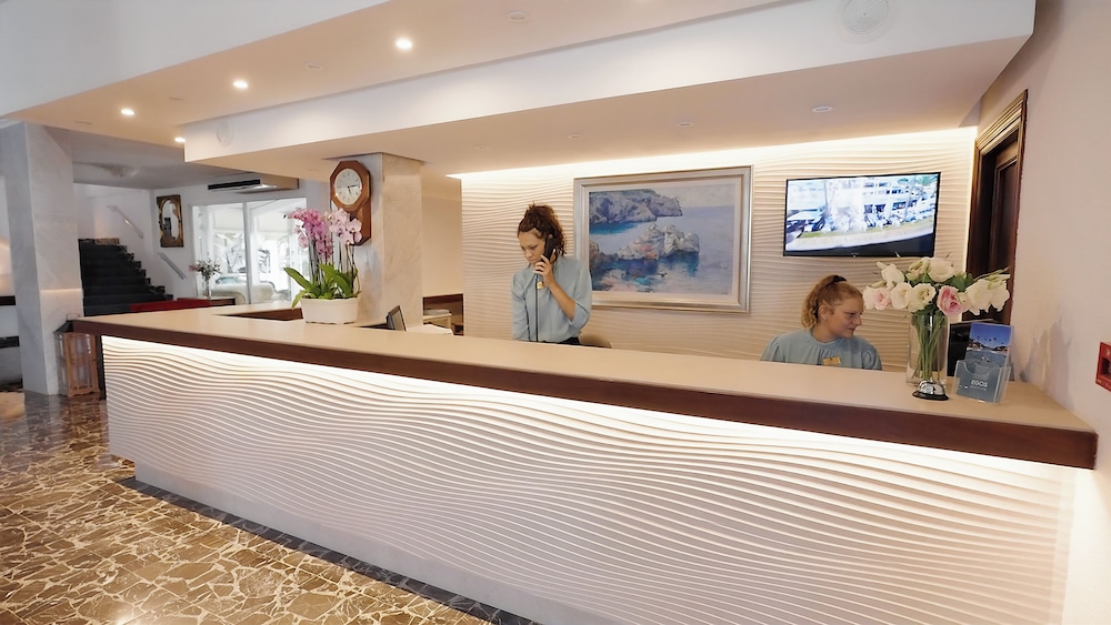 Hotel Rocamarina - Adults Only — Hotel building in Cala d´Or, Balearic Islands