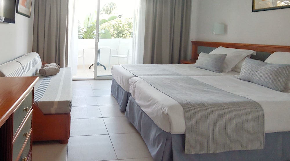 Hotel Rocamarina - Adults Only — Hotel rooms in Cala d´Or, Balearic Islands