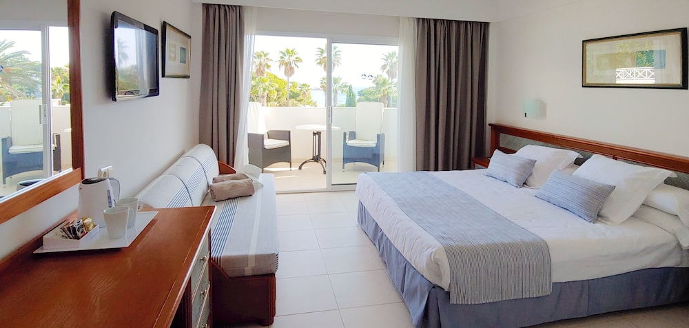 Hotel Rocamarina - Adults Only — Hotel rooms in Cala d´Or, Balearic Islands