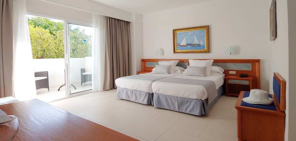 Hotel Rocamarina - Adults Only — Hotel rooms in Cala d´Or, Balearic Islands