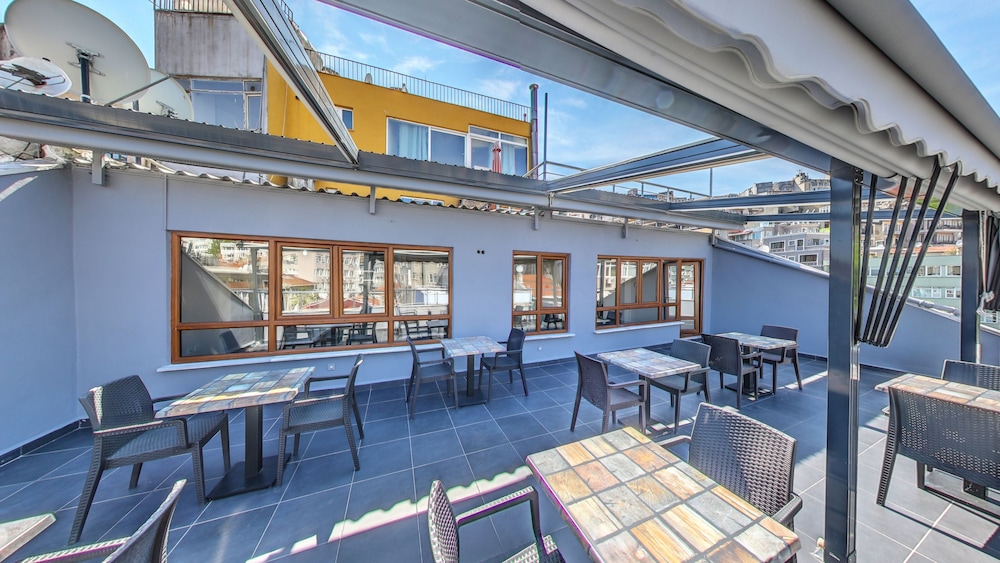 Cihangir Palace — Restaurant & bars in Istanbul, Istanbul