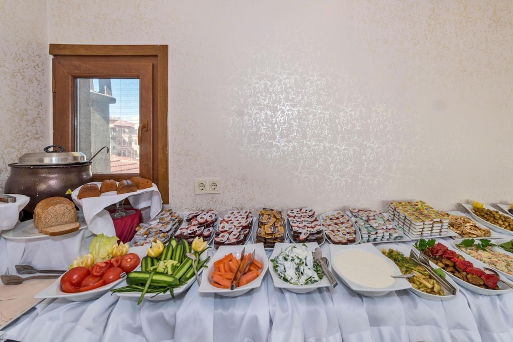 Cihangir Palace — Restaurant & bars in Istanbul, Istanbul