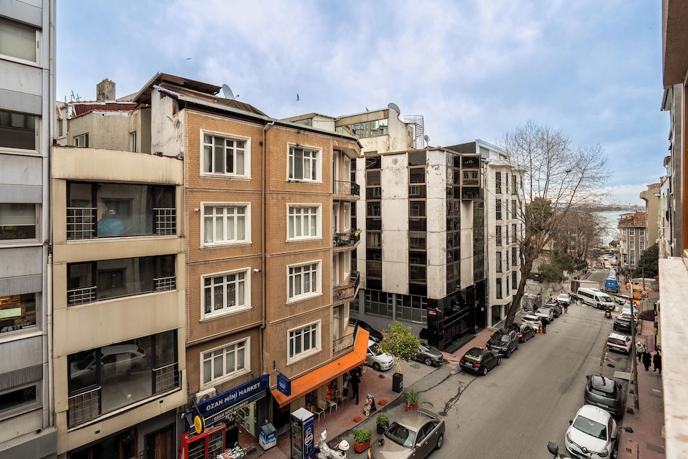 Cihangir Palace — Hotel building in Istanbul, Istanbul