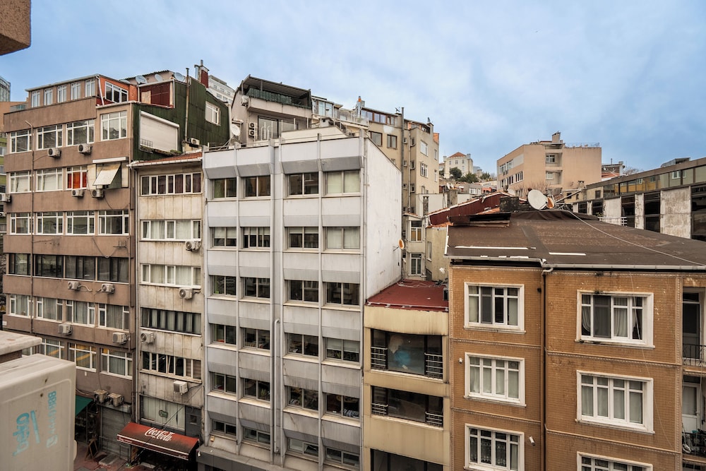 Cihangir Palace — Hotel building in Istanbul, Istanbul