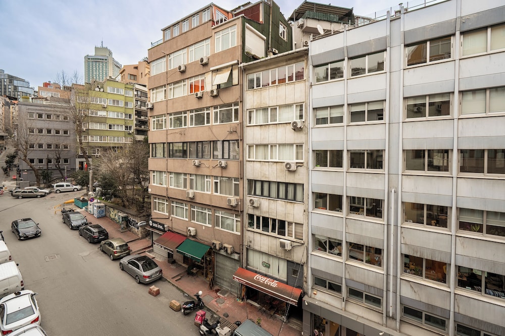 Cihangir Palace — Hotel building in Istanbul, Istanbul