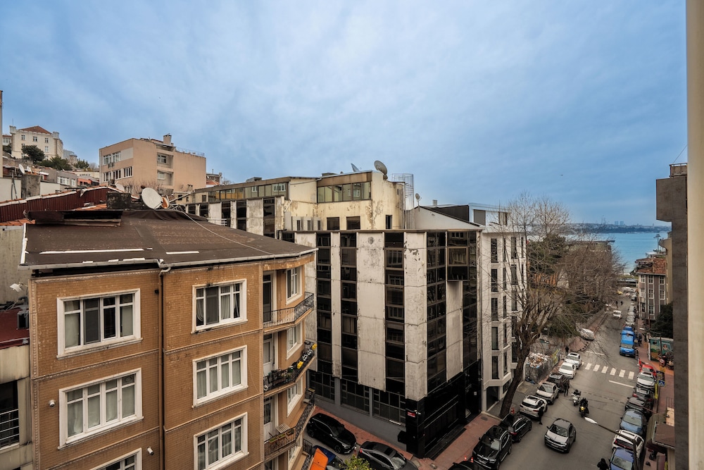 Cihangir Palace — Hotel building in Istanbul, Istanbul