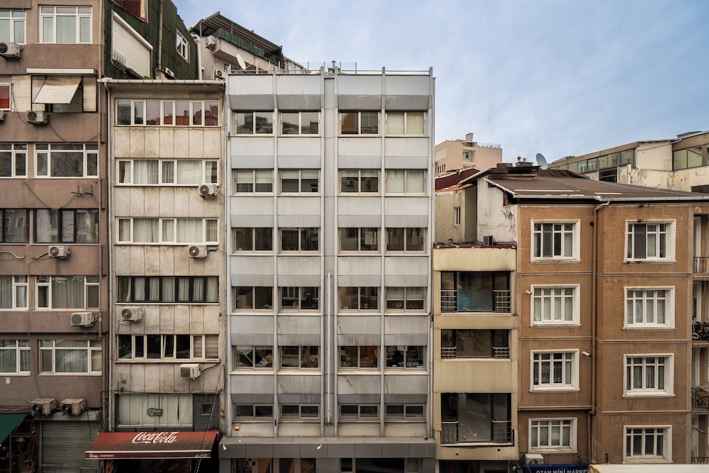 Cihangir Palace — Hotel building in Istanbul, Istanbul