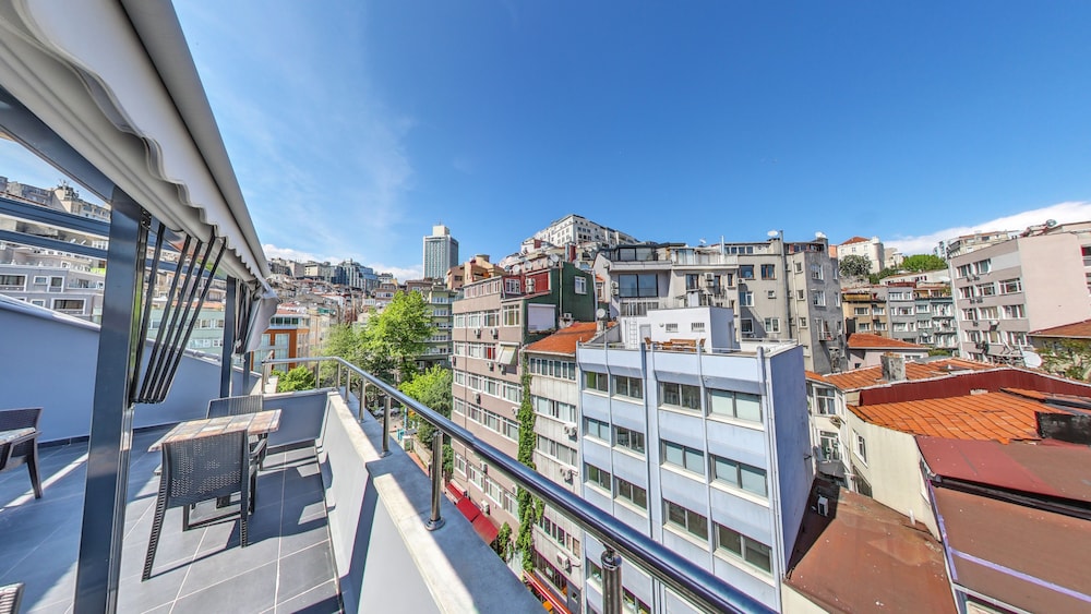 Cihangir Palace — Attractions in the area in Istanbul, Istanbul