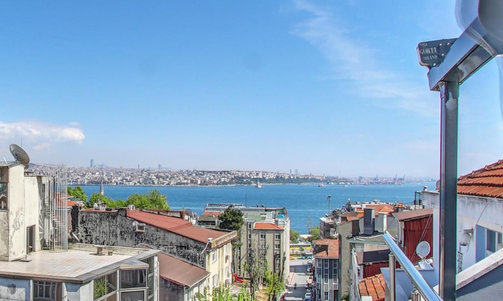 Cihangir Palace — Attractions in the area in Istanbul, Istanbul