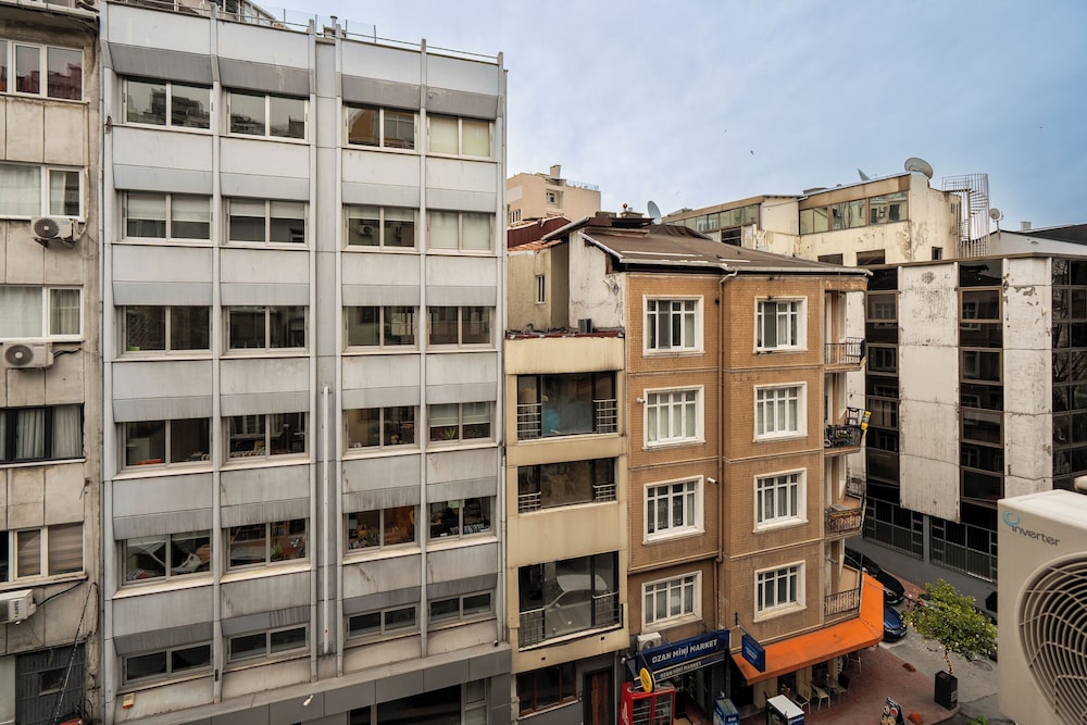 Cihangir Palace — Hotel building in Istanbul, Istanbul