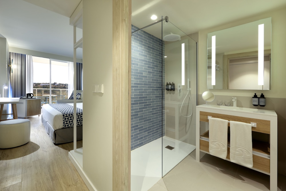 Palladium Hotel Menorca — Hotel rooms in Arenal d'en Castell, Balearic Islands