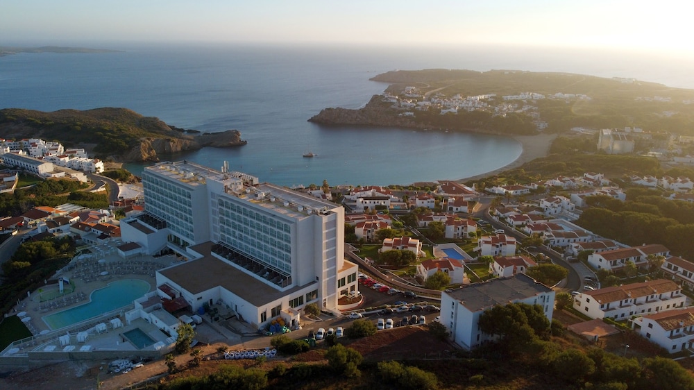 Palladium Hotel Menorca — Main photo in Arenal d'en Castell, Balearic Islands