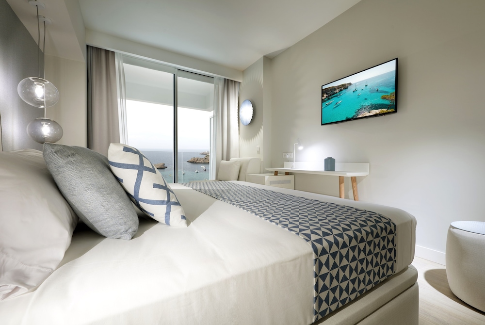 Palladium Hotel Menorca — Hotel rooms in Arenal d'en Castell, Balearic Islands