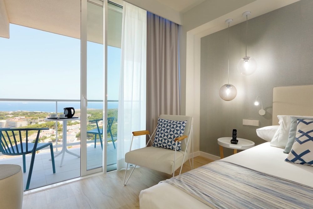 Palladium Hotel Menorca — Hotel rooms in Arenal d'en Castell, Balearic Islands