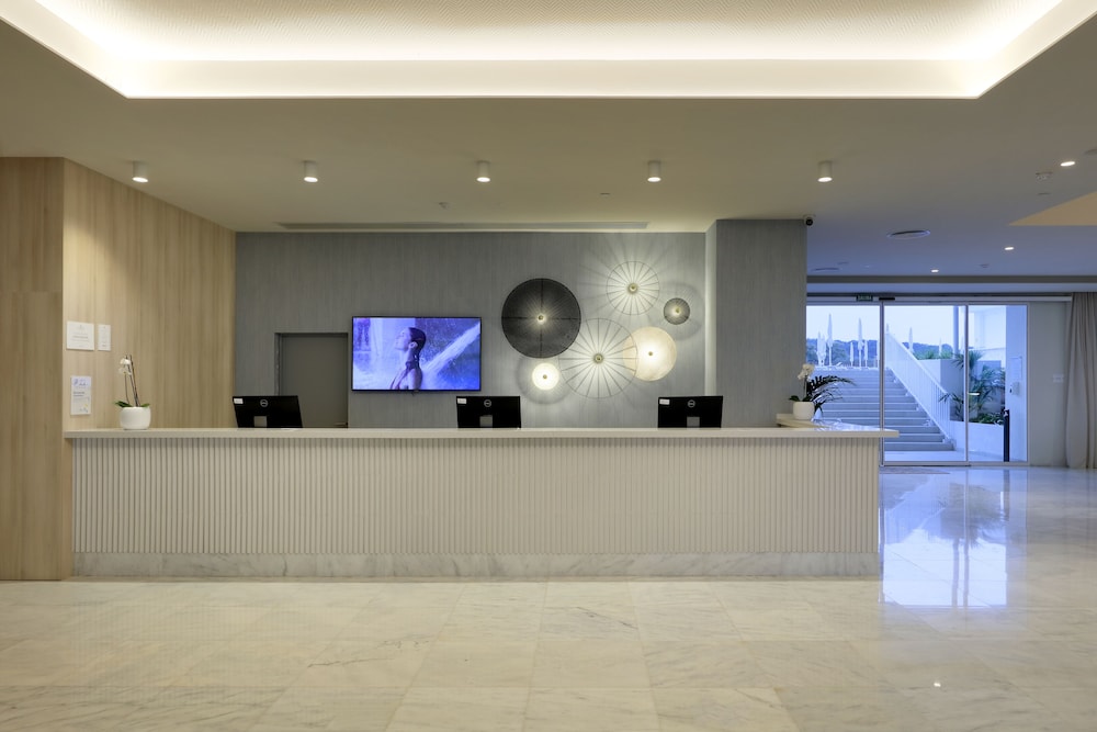Palladium Hotel Menorca — Hotel building in Arenal d'en Castell, Balearic Islands