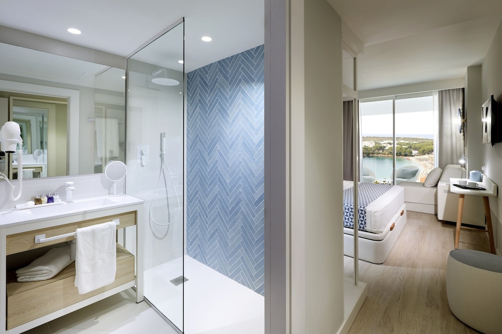 Palladium Hotel Menorca — Hotel rooms in Arenal d'en Castell, Balearic Islands