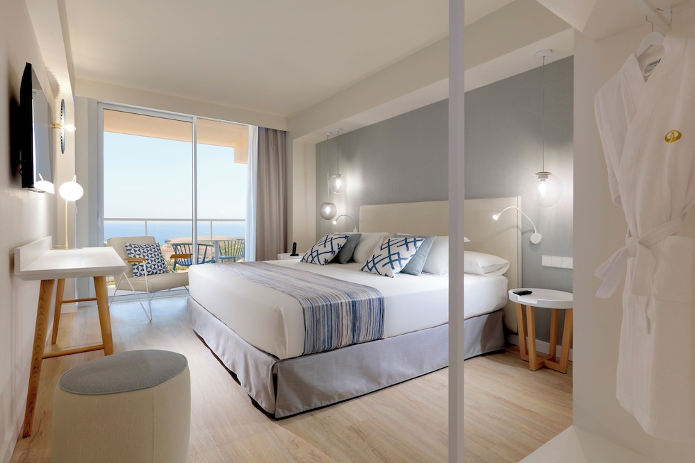 Palladium Hotel Menorca — Hotel rooms in Arenal d'en Castell, Balearic Islands