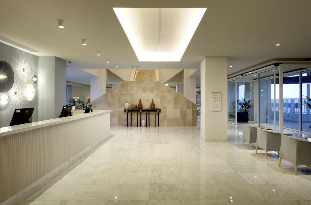 Palladium Hotel Menorca — Hotel building in Arenal d'en Castell, Balearic Islands