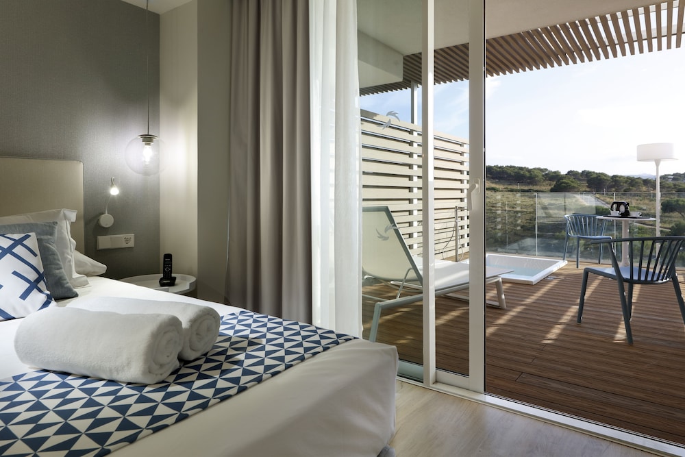 Palladium Hotel Menorca — Hotel rooms in Arenal d'en Castell, Balearic Islands