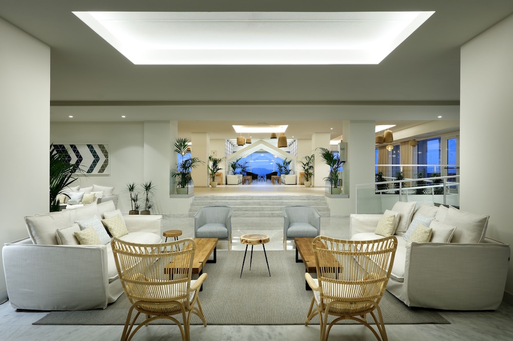Palladium Hotel Menorca — Hotel building in Arenal d'en Castell, Balearic Islands