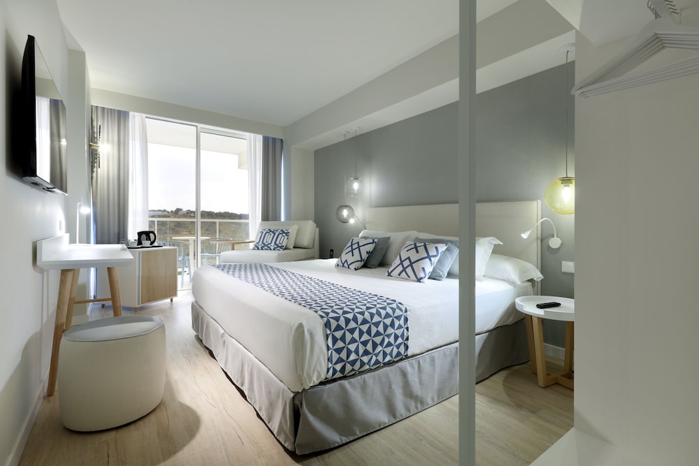 Palladium Hotel Menorca — Hotel rooms in Arenal d'en Castell, Balearic Islands