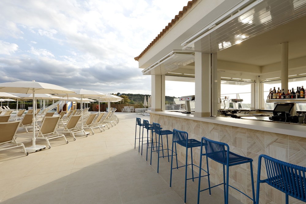 Palladium Hotel Menorca — Restaurant & bars in Arenal d'en Castell, Balearic Islands