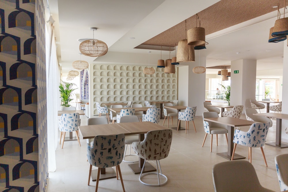 Palladium Hotel Menorca — Restaurant & bars in Arenal d'en Castell, Balearic Islands