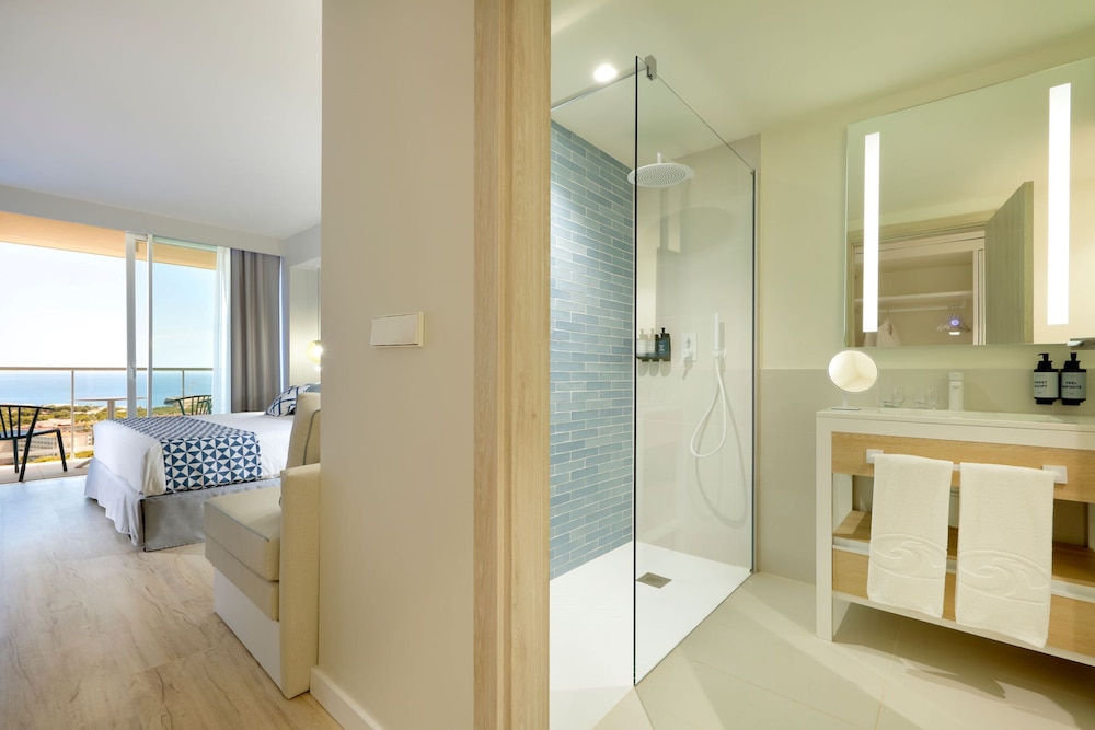 Palladium Hotel Menorca — Hotel rooms in Arenal d'en Castell, Balearic Islands